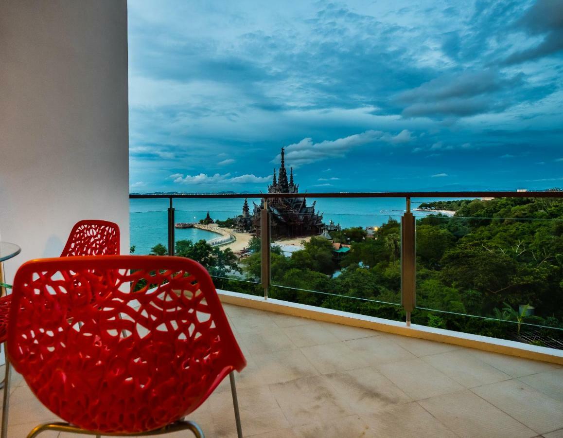 Sanctuary Luxury Penthouse Apartment Патая Екстериор снимка